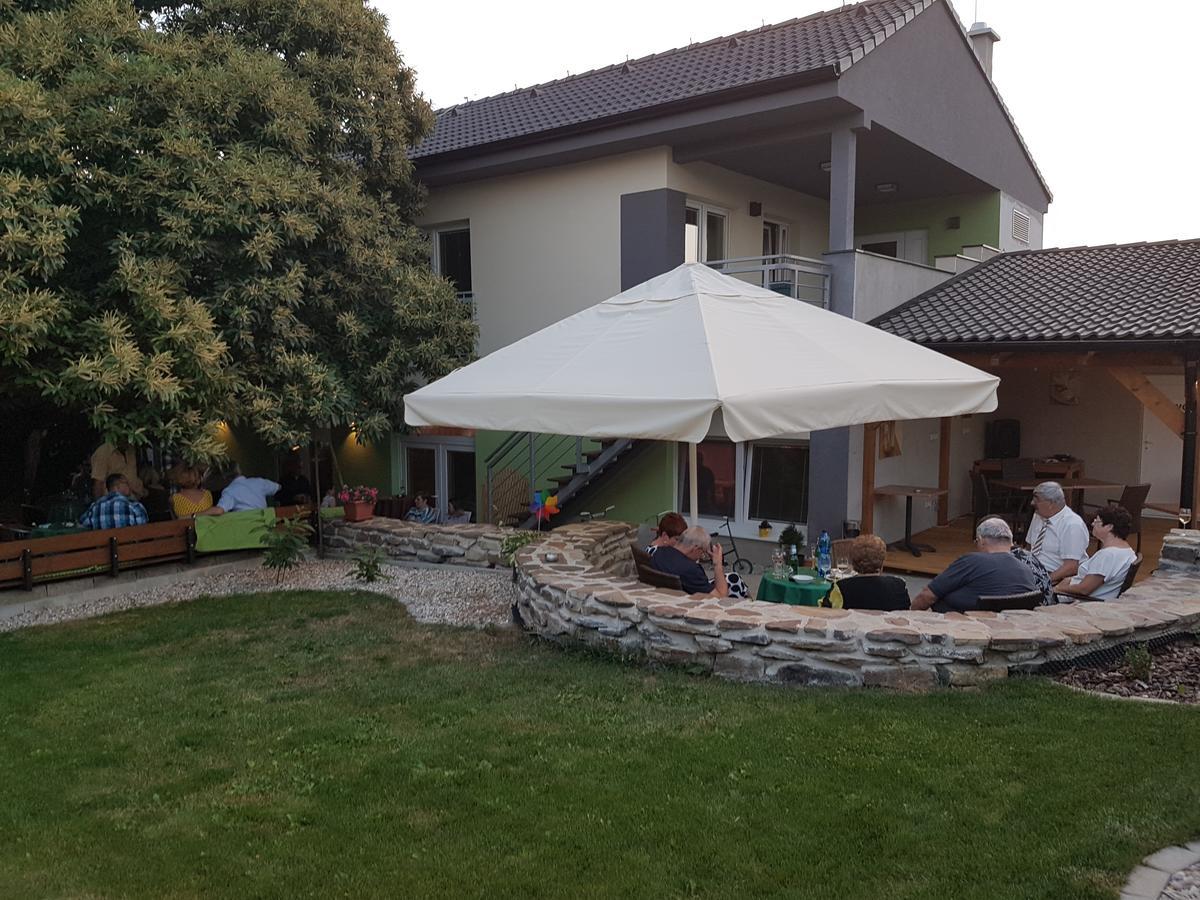 Agropenzion 7Divov Dolna Krupa Εξωτερικό φωτογραφία